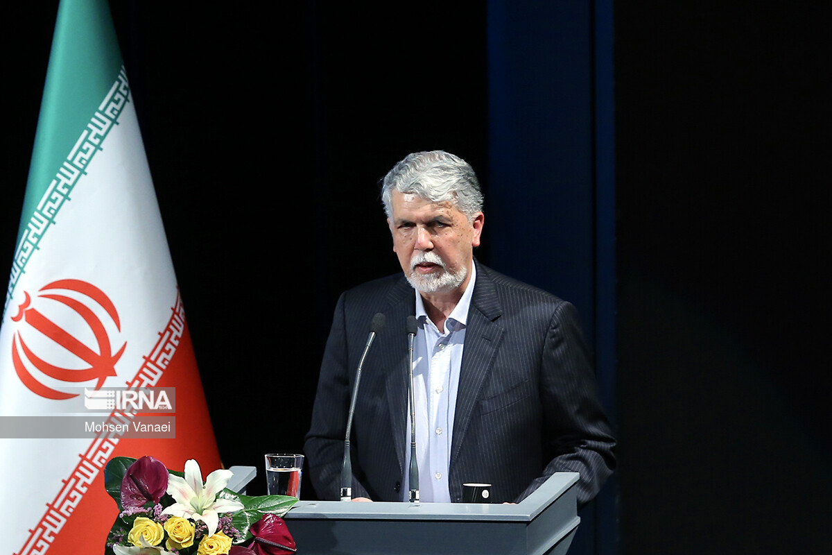 سیدعباس صالحی: صنعت نشر ایران بر دوش ناشران خصوصی سنگینی می‌کند